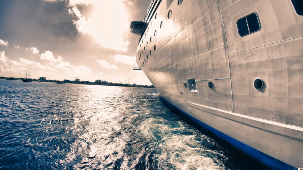 Cruzeiro de luxo está à deriva no mar Mediterrâneo