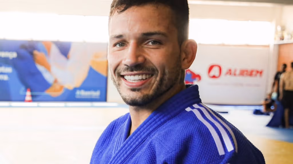 Daniel Cargnin faz história e leva a prata no mundial de judô