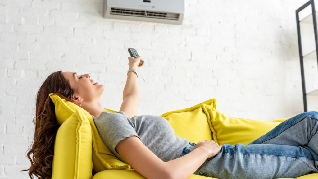 Deixar o ar-condicionado ligado ou ligar quando voltar, o que é melhor