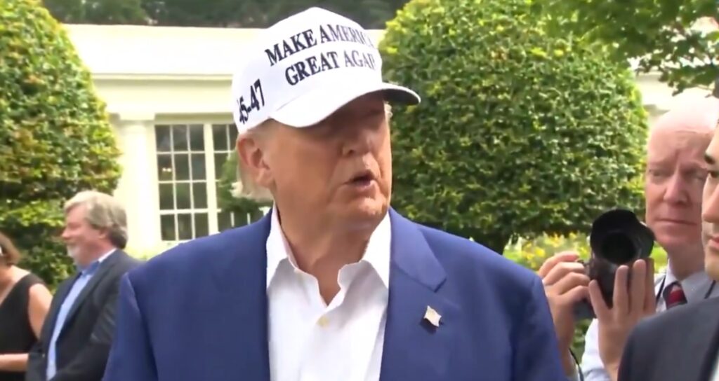 “Ninguém sabe o que vou fazer”, diz Trump sobre possível ataque ao Irã