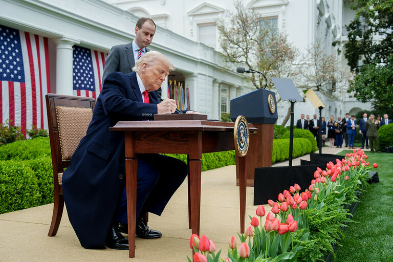 Tarifaço de Trump pode cortar até 138 mil empregos no Brasil