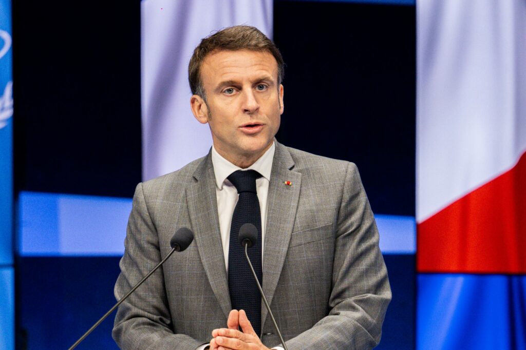 Crusoé: Macron acusa Irã de desestabilizar o Oriente Médio