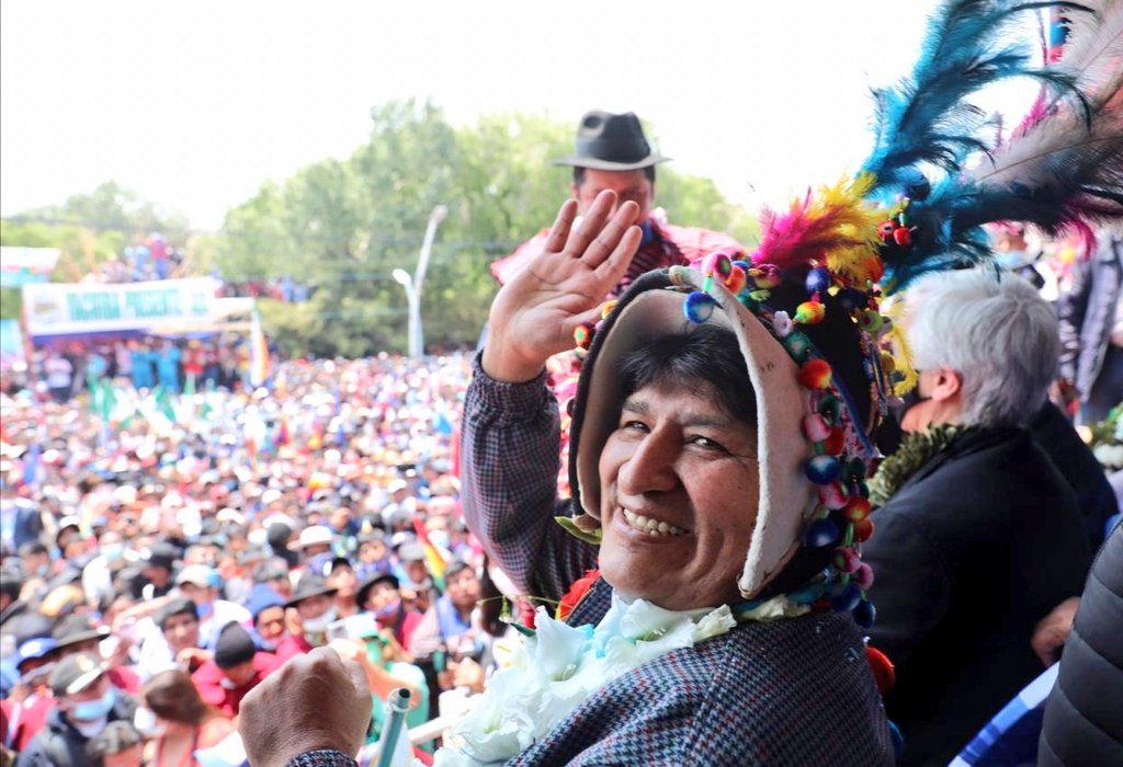 Crusoé: Morales sai em defesa do aiatolá Khamenei