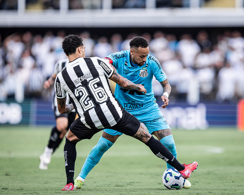 Expulso, Neymar ainda joga pelo Santos