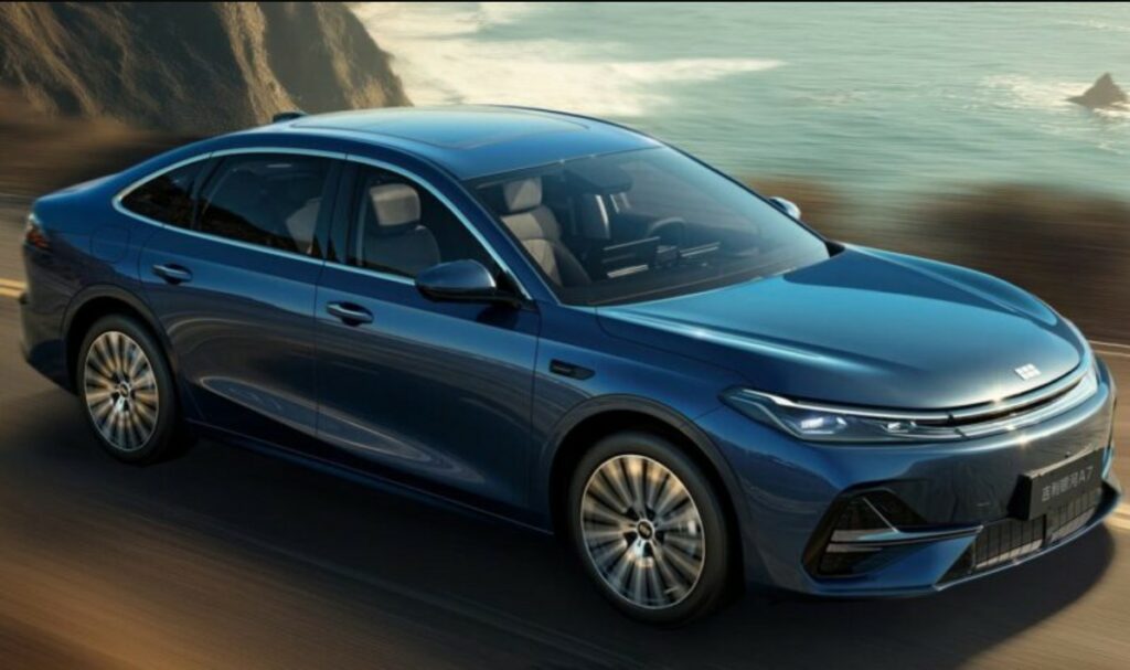 O carro chinês que virou o queridinho de quem busca economia e espaço