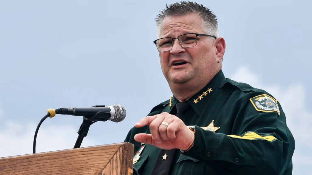 Crusoé: Xerife da Flórida ameaça uso de força letal contra manifestantes