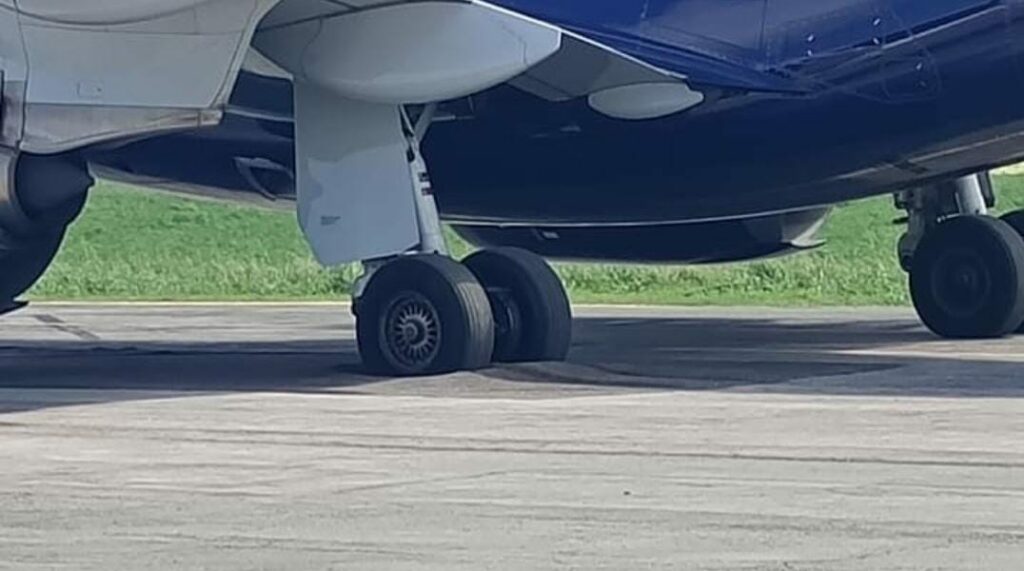 Aeronave da Azul afunda o pneu em Fernando de Noronha
