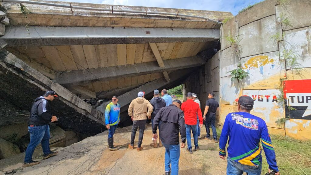 Chuvas fortes derrubam ponte na Venezuela