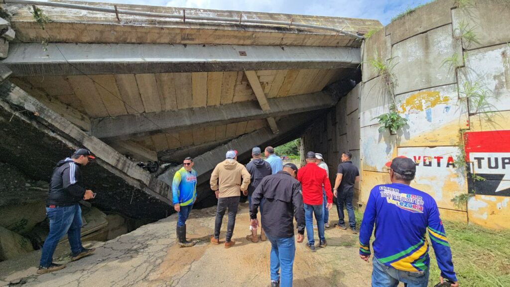 Chuvas fortes derrubam ponte na Venezuela