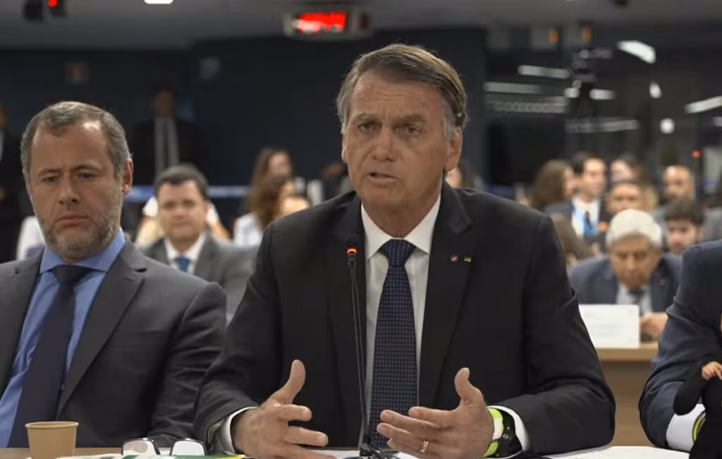 Crusoé: Bolsonaro afirma ter sido prejudicado na campanha de 2022