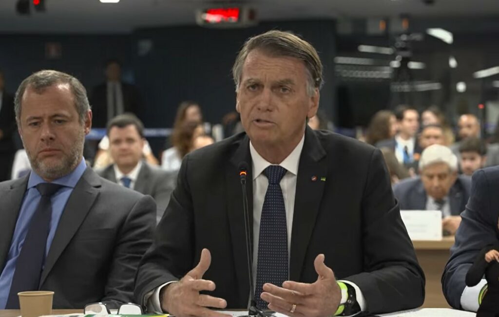 Crusoé: Bolsonaro afirma ter sido prejudicado na campanha de 2022
