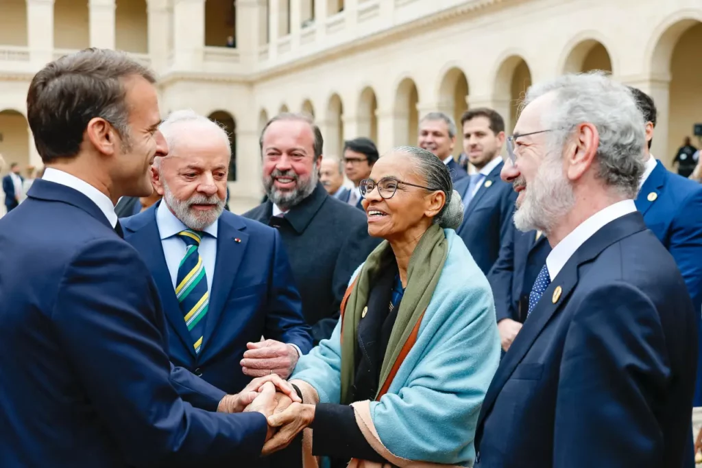 Em Paris, Lula faz piada sobre aparência de Marina Silva