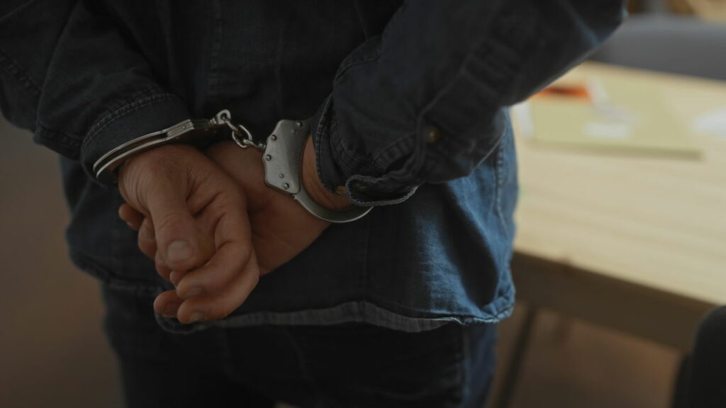 Policial é preso por desacato por supostamente chamar superior de 'você'