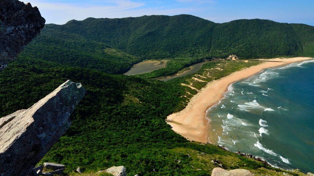 Essas praias secretas no Brasil são de tirar o fôlego e quase ninguém vai