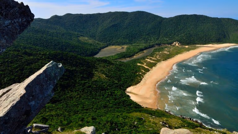 Essas praias secretos provam que o Brasil ainda tem refúgios intocados
