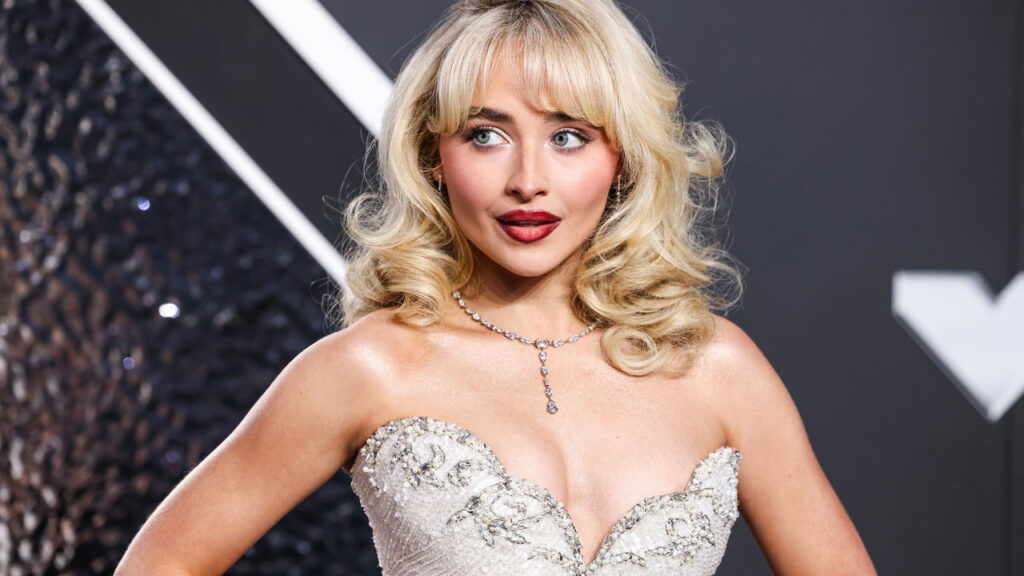 Sabrina Carpenter se revolta e quer proibir celulares nos seus shows