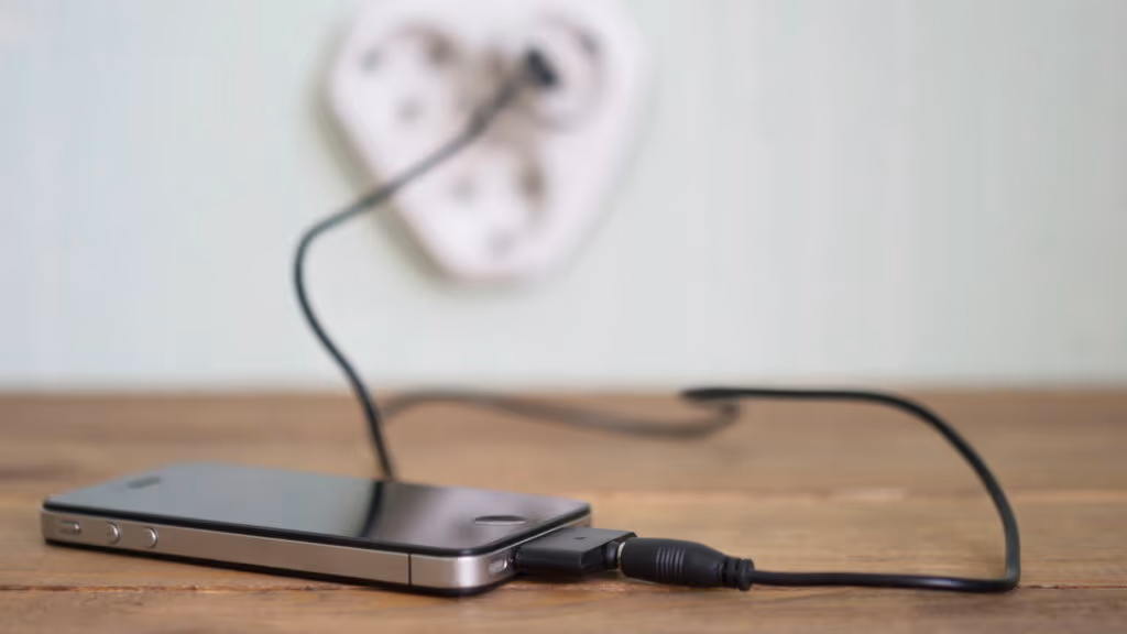 Tchau carregador de celular! Nova tecnologia promete “adiantar o lado”