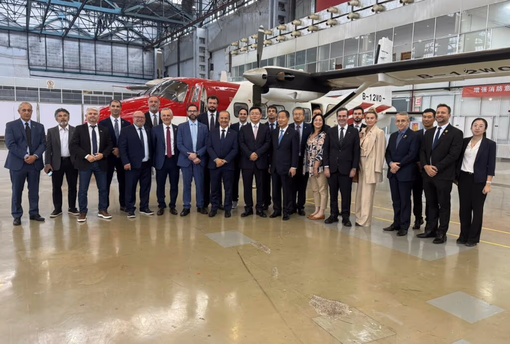 Governo do PL vai à China conhecer aviões “vermelhos”