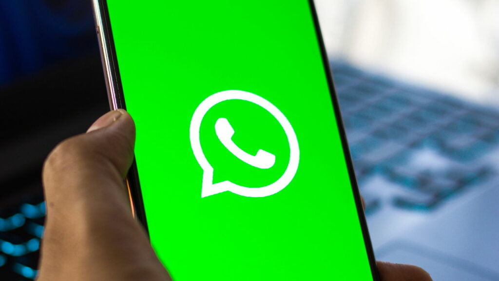 WhatsApp lan&ccedil;a IA que resume chats longos em segundos