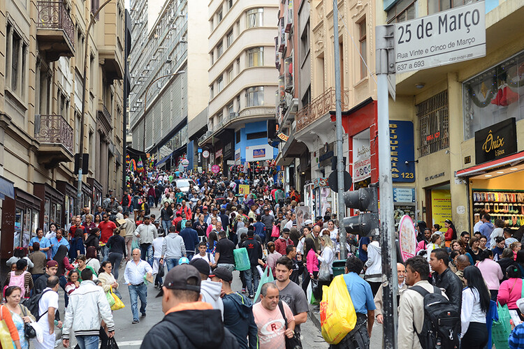 Deveríamos restringir ou promover o comércio de rua?