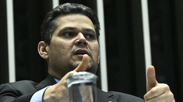 Projeto da isenção do IR inaugura sistema “mais solidário”, diz Alcolumbre