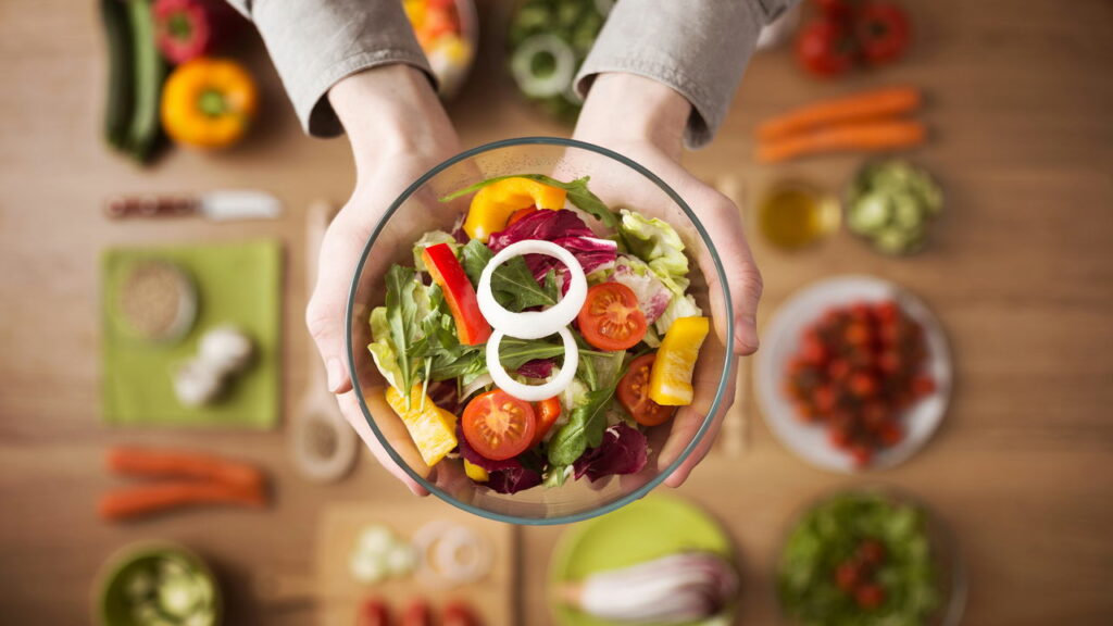 Dicas para manter uma alimentação saudável mesmo com rotina corrida