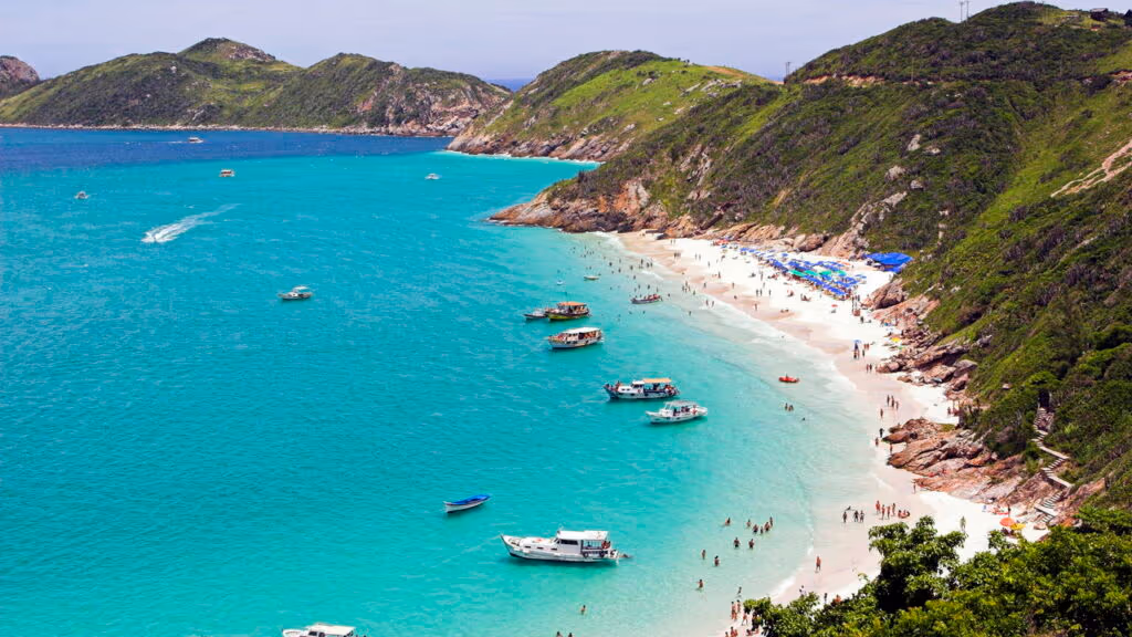 Essa cidade oferece areia branca, mar azul e um estilo de vida que encanta