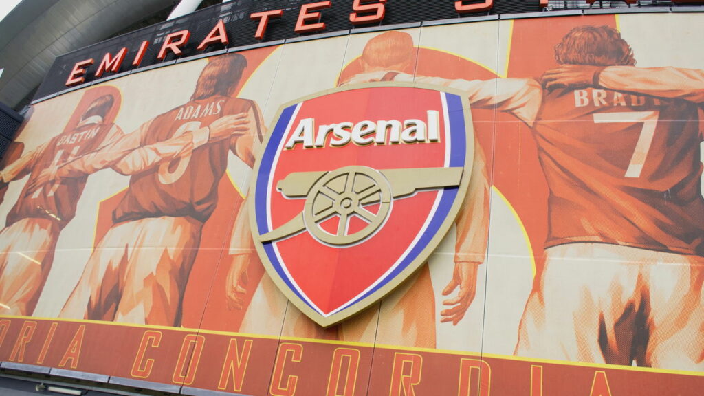 Arsenal anuncia dispensa de “só” 17 jogadores, quase dois times!