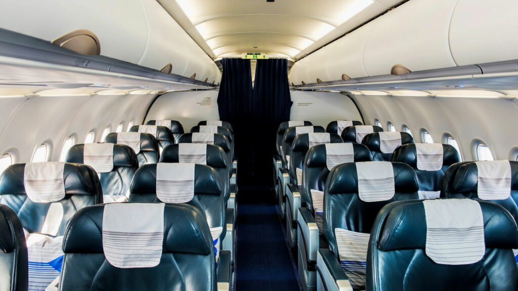 Por que alguns assentos do avião não reclinam — e como evitar esses lugares