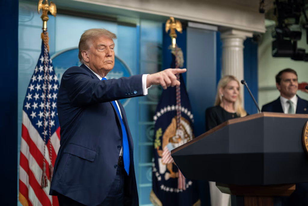 Brics vai acabar rapidamente se ameaçar dólar, diz Trump