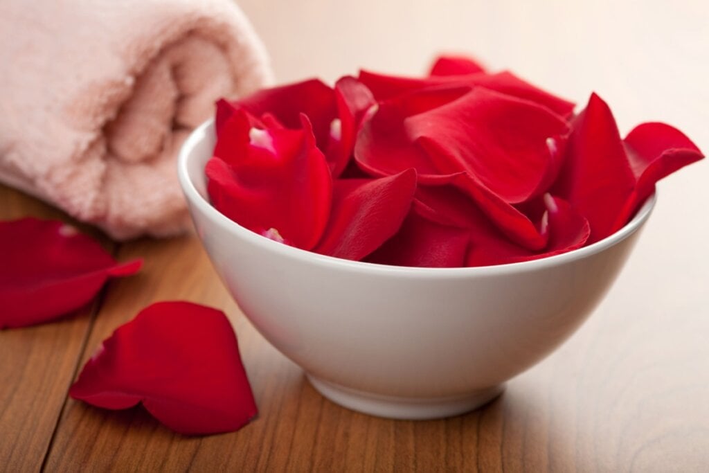Aprenda banho para atrair amor em julho
