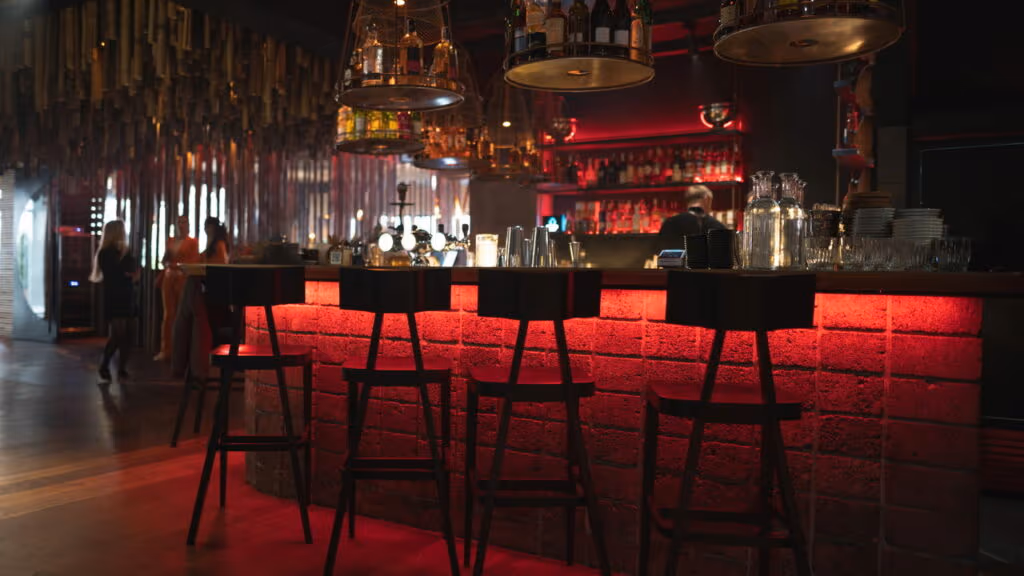 Tudo que você precisa para montar um bar simples e elegante na sua casa