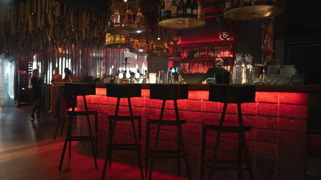 Tudo que você precisa para montar um bar simples e elegante na sua casa
