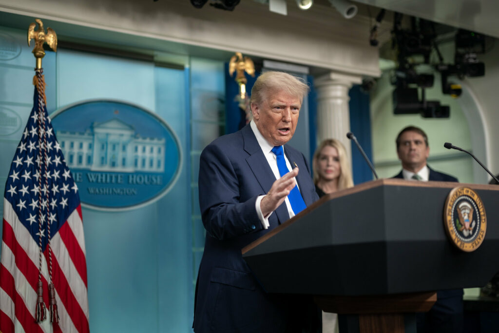 Trump nega ter iniciado conversa com o Irã após ataques