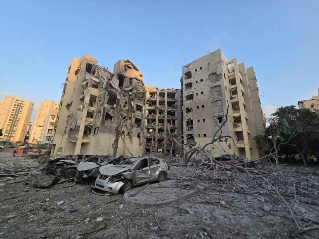 Míssil iraniano mata quatro no sul de Israel