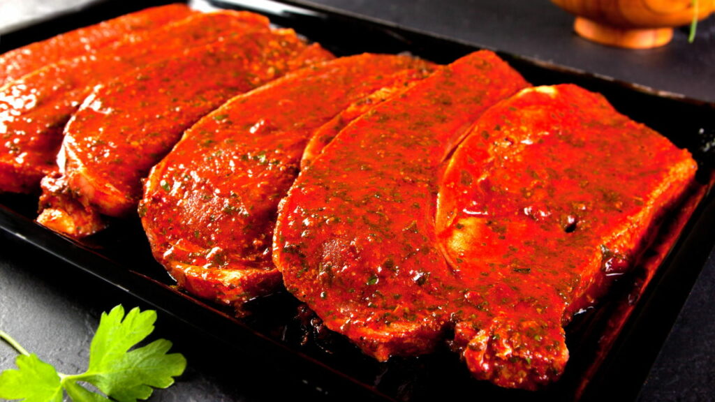 Como manter a carne marinada fresca durante o preparo ao ar livre