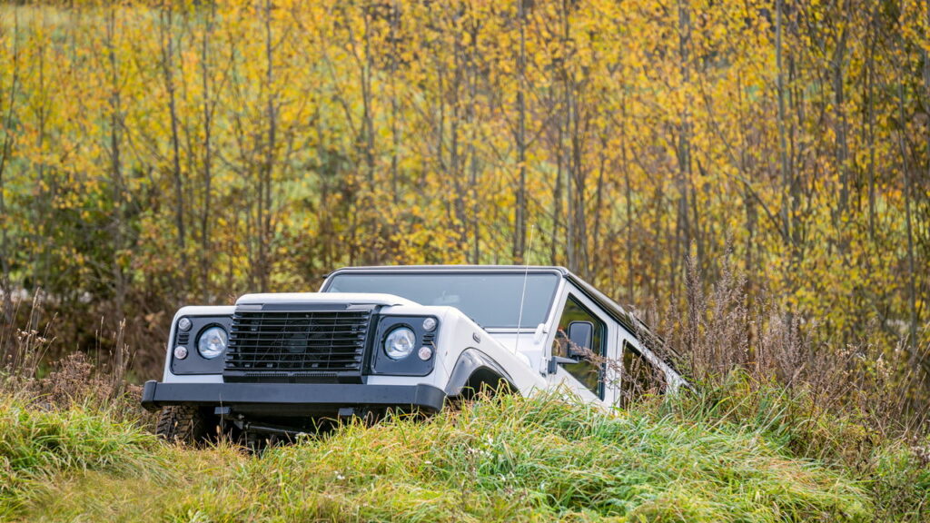 Essas atitudes ao descer ladeiras com o carro engrenado podem comprometer a segurança