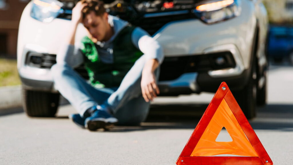 Quando o carro quebra no meio da rua, não há escapatória - Créditos: depositphotos.com / AndrewLozovyi