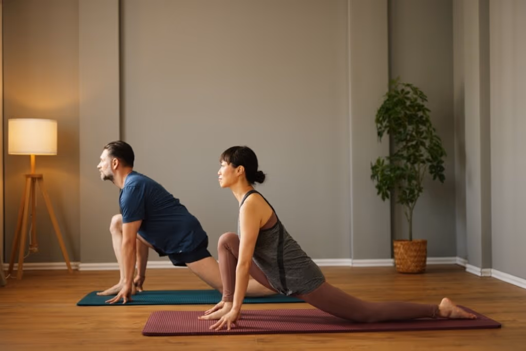 Conheça os benefícios da prática de yoga às cegas