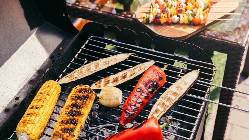 Como aproveitar o calor da brasa para preparar entradas e petiscos