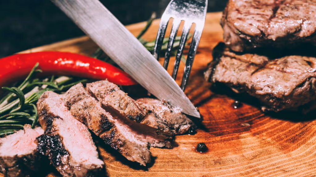 Como ajustar o cardápio do churrasco conforme o número de convidados