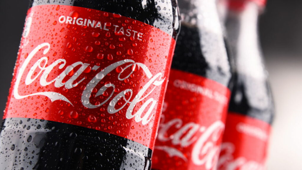 Fábrica da Coca-Cola é suspensa por suspeita de contaminação
