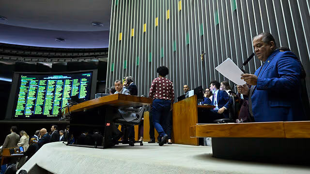 Congresso aprova liberação do uso de emendas para pagar salários na área da saúde