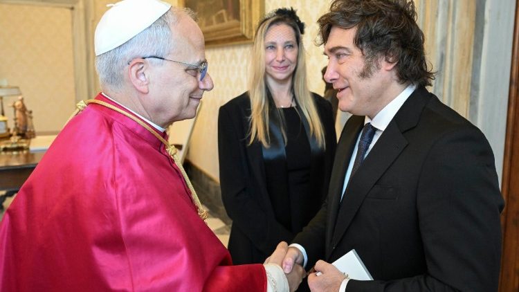 Papa Leão XIV recebe Milei no Vaticano
