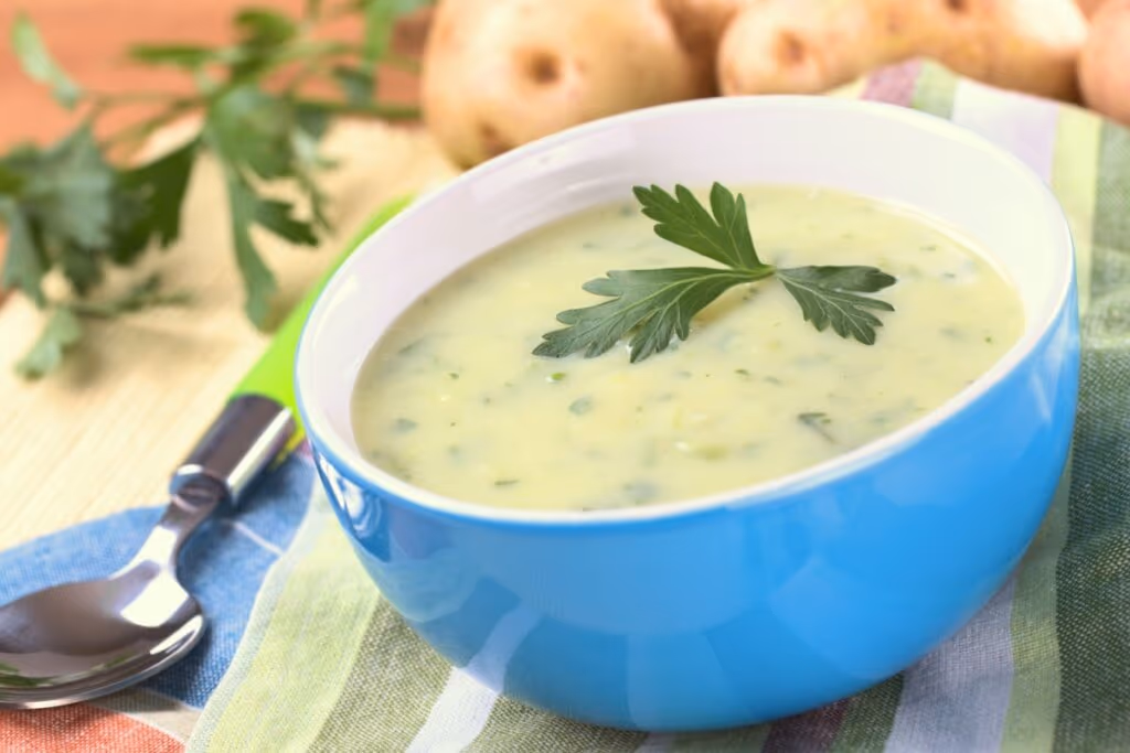 6 receitas de sopas cremosas para espantar o frio
