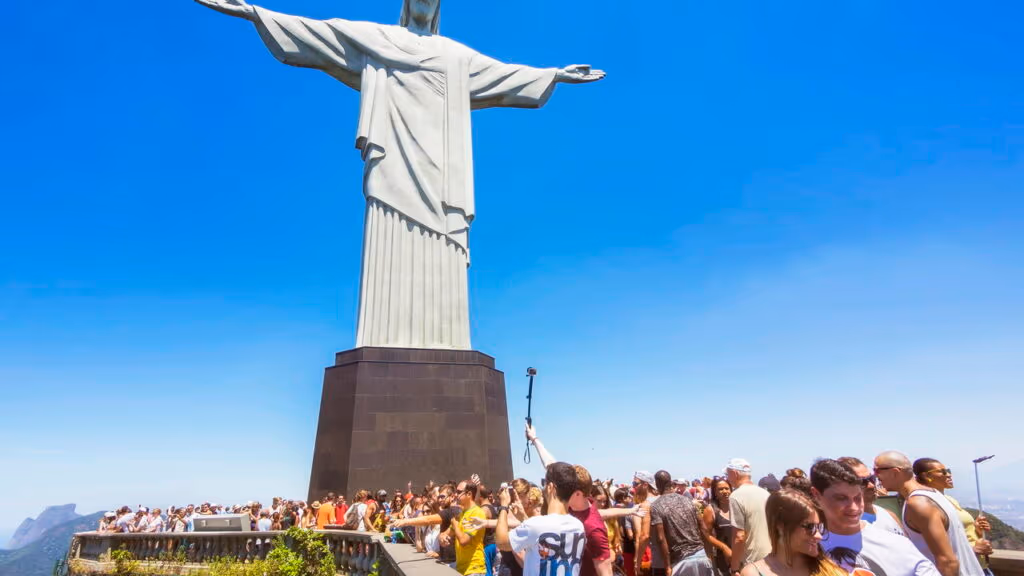 “Superman” posa no Cristo Redentor