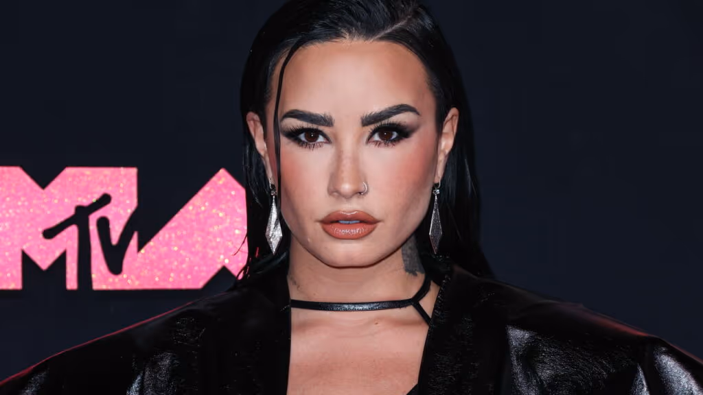 Demi Lovato surpreende ao anunciar seu primeiro livro