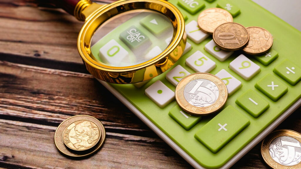 Dinheiro esquecido por brasileiros começa a ser sacado, veja valores