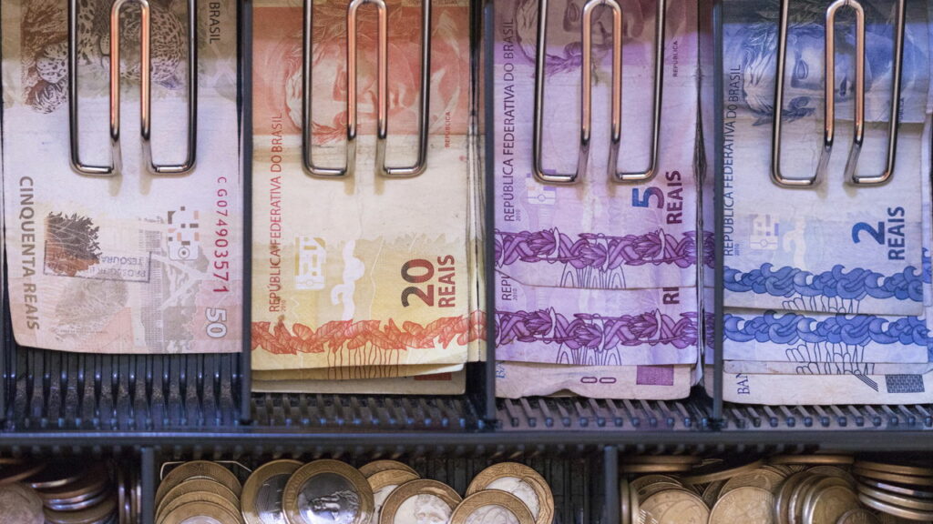 Idosos e PCDs comemoram novo benefício de R$ 1.518 em 2025
