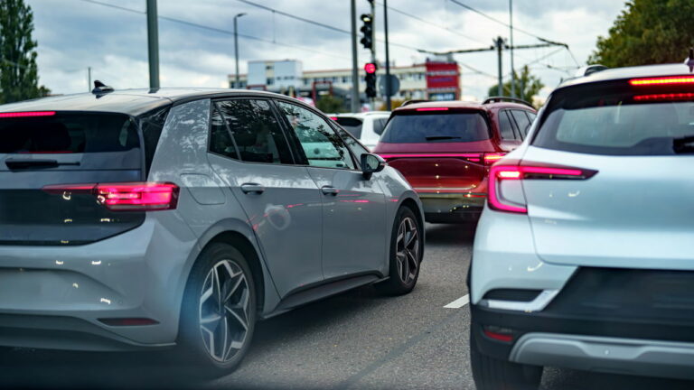 Dirigir muito devagar pode dar multa e gerar pontos na CNH